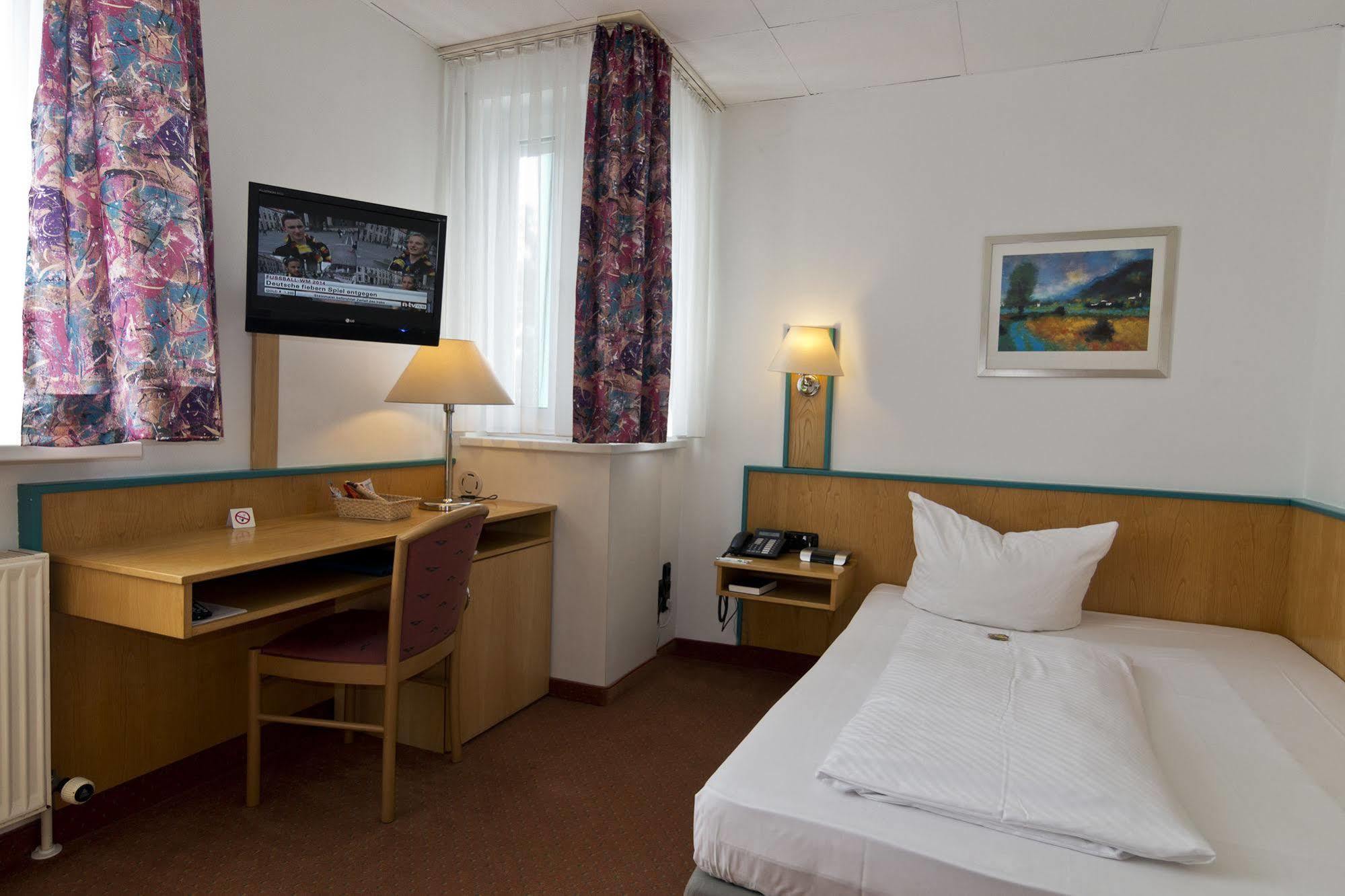 Hotel Alpha Нюрнберг Екстериор снимка